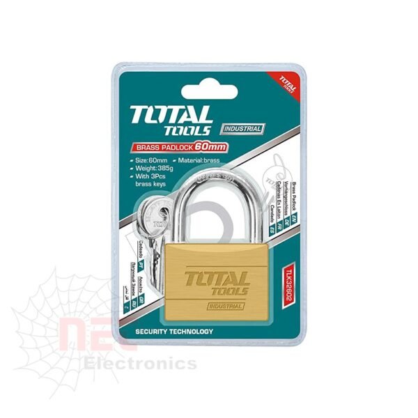 صورة لقفل نحاس 60 ملم TOTAL متين وأنيق مناسب للأبواب المعدنية والخشبية.Image of a sturdy and elegant TOTAL 60mm brass lock suitable for metal and wooden doors.