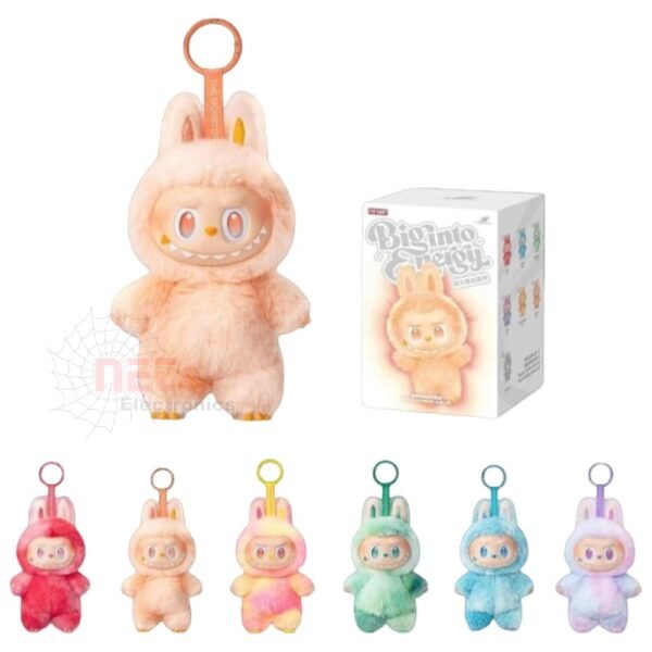 ميدالية لابوبو 12 سم POP MART على خلفية بيضاءLaboBo 12 cm POP MART keychain on a white background