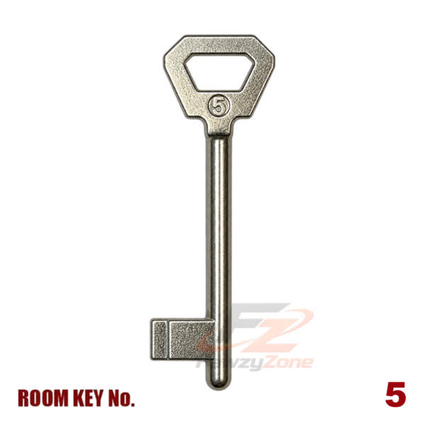 مفتاح غرفة رقم 5 المعدني الفضي اللامع والمعلق على ميدالية ROOMKEY5